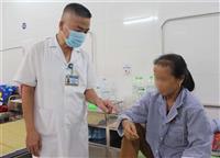 Hoảng hốt vì đường ngoằn ngoèo kỳ lạ trên tay sau buổi làm vườn